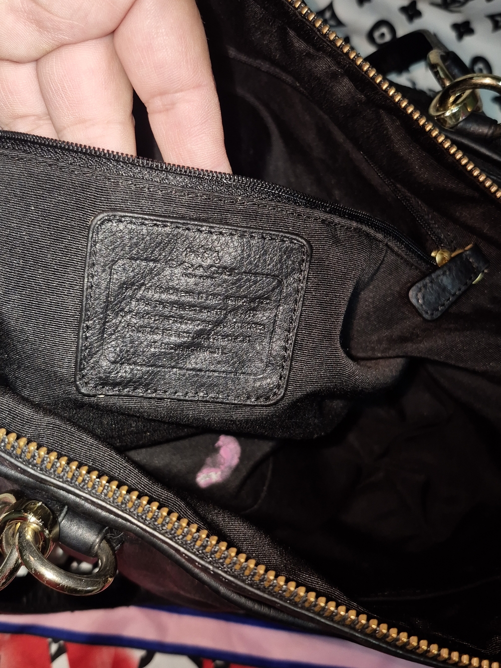 Y2K Coach Black Leather Shoulder Tote with Gold Hardware - Picture 10 of 11